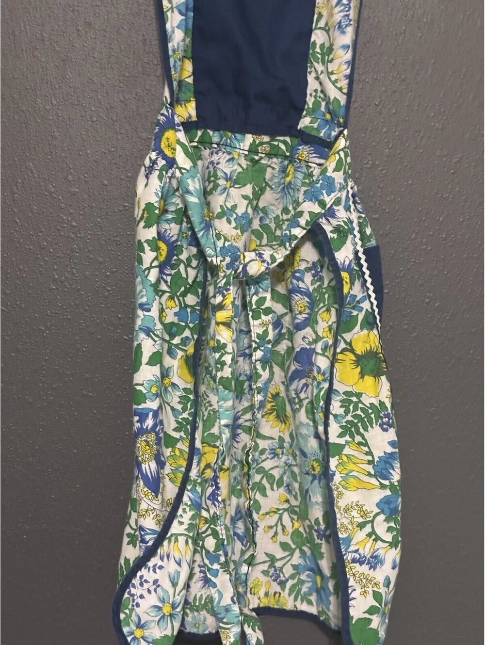 Vintage Floral Apron EUC Granny Cottage Core